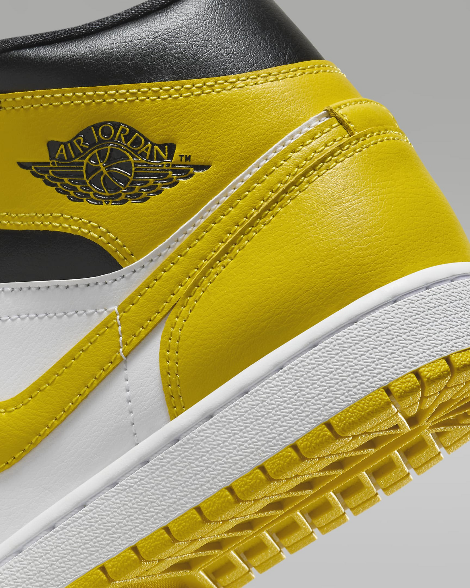 AIR JORDAN Mid #