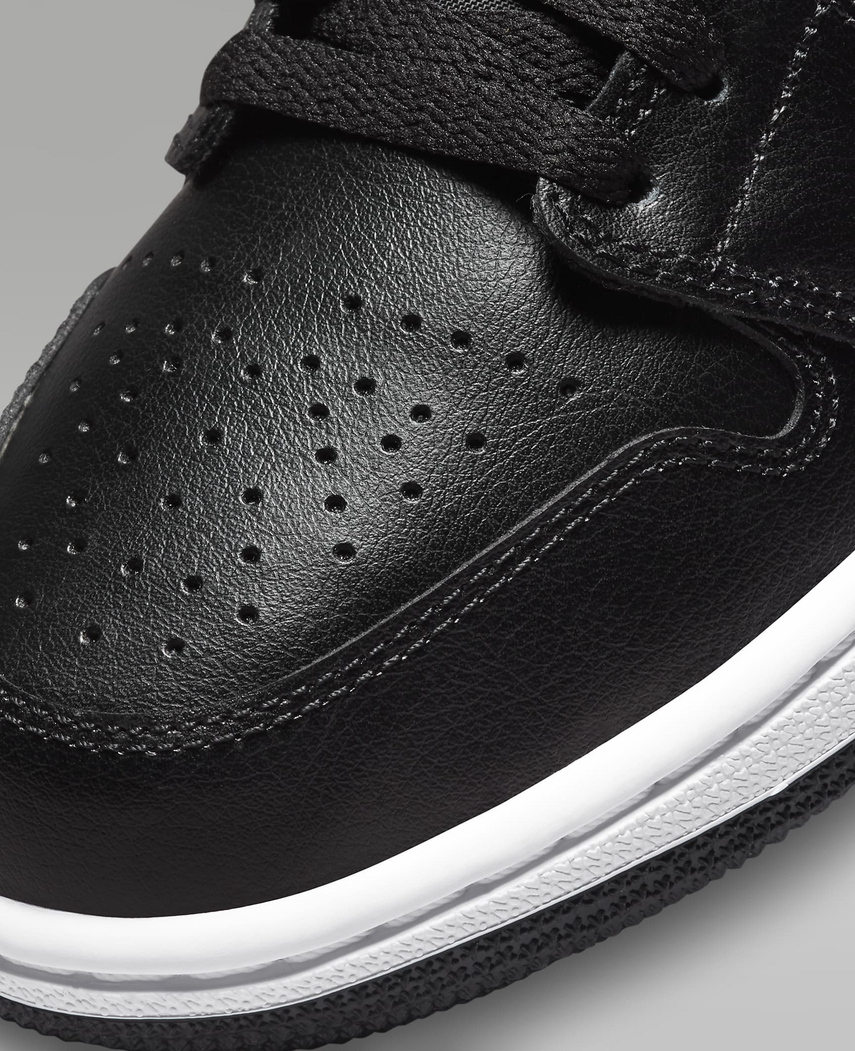 AIR JORDAN 1 MID Black/White #